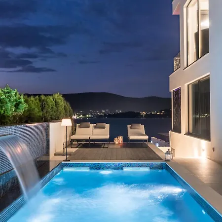 Palace Al Nera 2 Luxurius At Sea Villa *