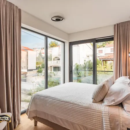 Palace Al Nera 2 Luxurius At Sea Villa