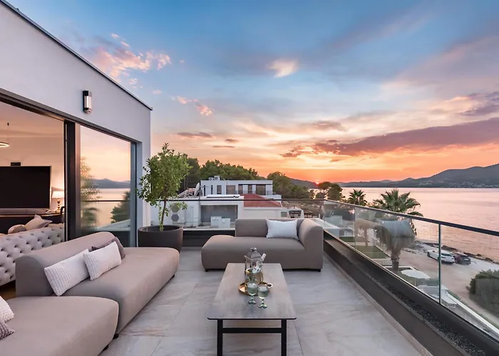 Palace Al Nera 2 Luxurius At Sea Villa