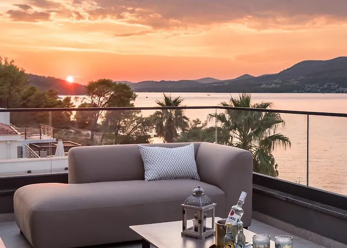 Palace Al Nera 2 Luxurius At Sea Villa