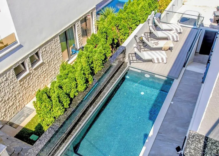 Palace Al Nera 2 Luxurius At Sea Villa