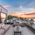 Palace Al Nera 2 Luxurius At Sea Villa