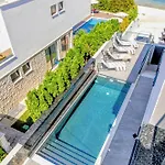 Palace Al Nera 2 Luxurius At Sea Villa