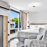 Villa Palace Al Nera 2 Luxurius At Sea