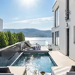 Villa Palace Al Nera 2 Luxurius At Sea