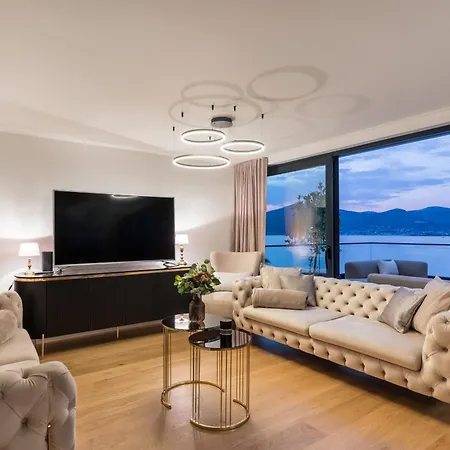 Palace Al Nera 2 Luxurius At Sea Trogir