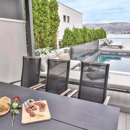 Luxe Villa Palace Nera 2 By Sea Heated Pool