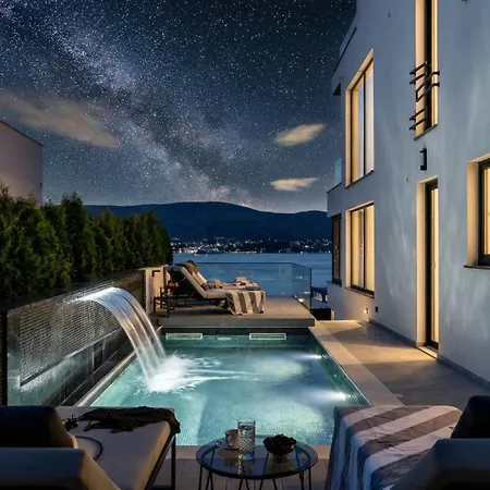 Luxe Villa Palace Nera 2 By Sea Heated Pool