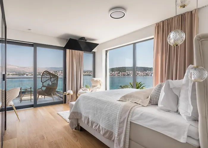 Vila Palace Al Nera 2 Luxurius At Sea