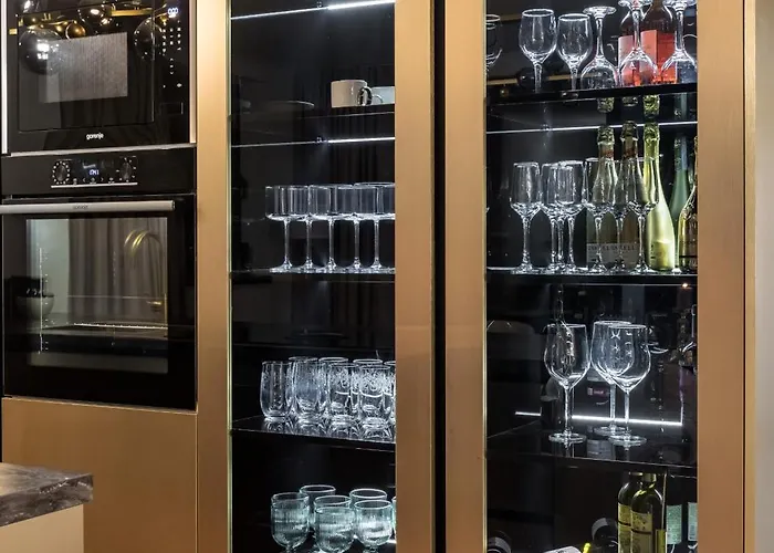 Palace Al Nera 2 Luxurius At Sea Vila *