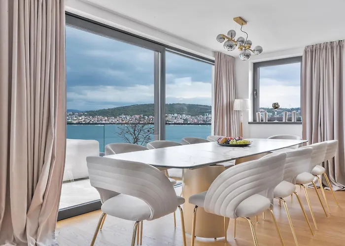 Vila Palace Al Nera 2 Luxurius At Sea *