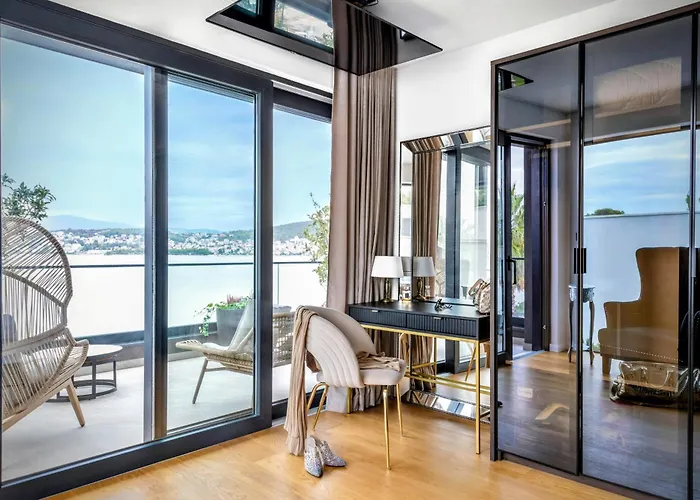 Palace Al Nera 2 Luxurius At Sea Trogir