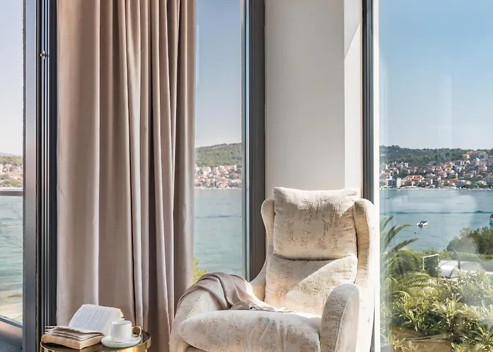 Palace Al Nera 2 Luxurius At Sea Vila *