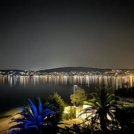 Palace Al Nera 2 Luxurius At Sea 别墅 *