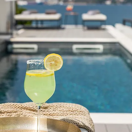 Palace Al Nera 2 Luxurius At Sea 特罗吉尔