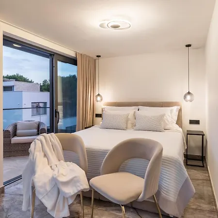 Palace Al Nera 2 Luxurius At Sea * 特罗吉尔