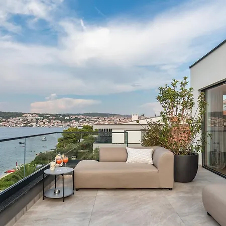 Palace Al Nera 2 Luxurius At Sea 特罗吉尔